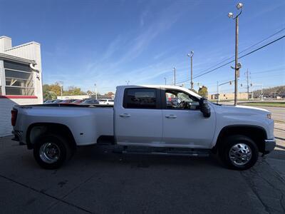 2025 Chevrolet Silverado 3500 LT 4DR CREW 4X4 /DUALLY/DIESEL - Photo 5 - Hamilton, OH 45015