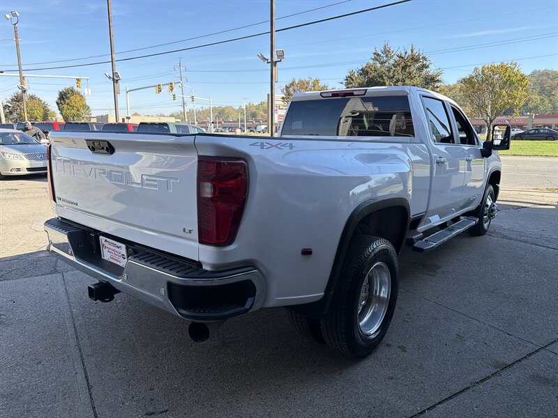 2025 Chevrolet Silverado 3500 LT 4DR CREW 4X4 /DUALLY/DIESEL - Photo 6 - Hamilton, OH 45015