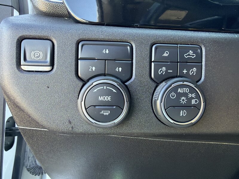 2025 Chevrolet Silverado 3500 LT 4DR CREW 4X4 /DUALLY/DIESEL - Photo 15 - Hamilton, OH 45015