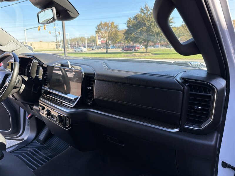 2025 Chevrolet Silverado 3500 LT 4DR CREW 4X4 /DUALLY/DIESEL - Photo 27 - Hamilton, OH 45015
