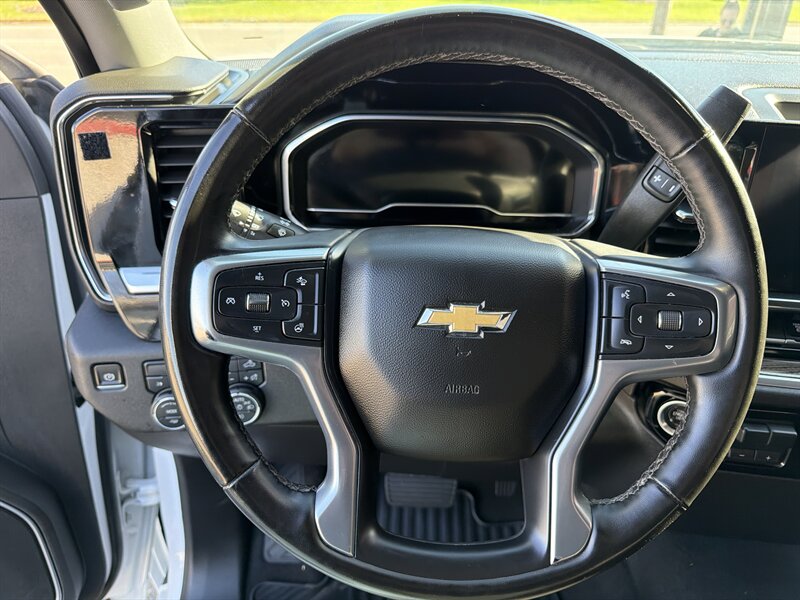 2025 Chevrolet Silverado 3500 LT 4DR CREW 4X4 /DUALLY/DIESEL - Photo 14 - Hamilton, OH 45015