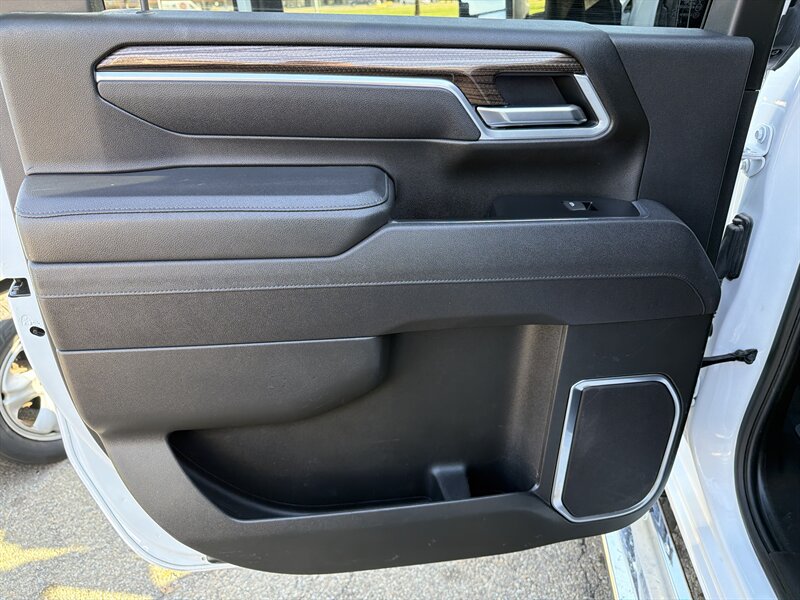 2025 Chevrolet Silverado 3500 LT 4DR CREW 4X4 /DUALLY/DIESEL - Photo 22 - Hamilton, OH 45015