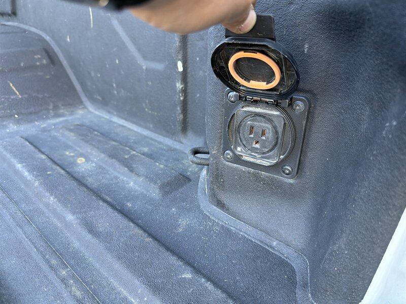 2025 Chevrolet Silverado 3500 LT 4DR CREW 4X4 /DUALLY/DIESEL - Photo 31 - Hamilton, OH 45015