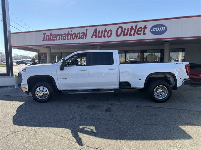 2025 Chevrolet Silverado 3500 LT 4DR CREW 4X4 /DUALLY/DIESEL   - Photo 1 - Hamilton, OH 45015
