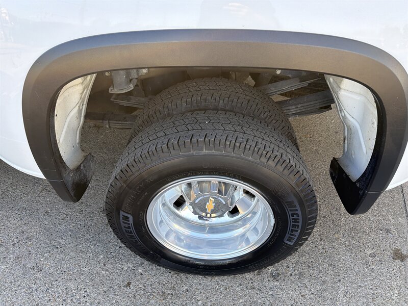 2025 Chevrolet Silverado 3500 LT 4DR CREW 4X4 /DUALLY/DIESEL - Photo 38 - Hamilton, OH 45015