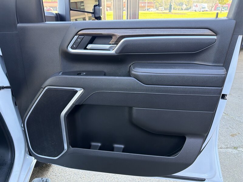2025 Chevrolet Silverado 3500 LT 4DR CREW 4X4 /DUALLY/DIESEL - Photo 28 - Hamilton, OH 45015