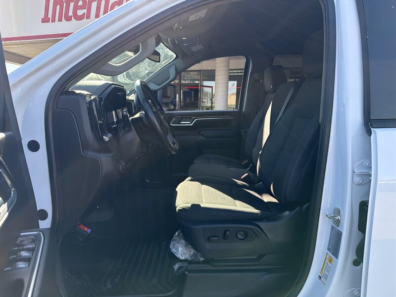 2025 Chevrolet Silverado 3500 LT 4DR CREW 4X4 /DUALLY/DIESEL - Photo 9 - Hamilton, OH 45015