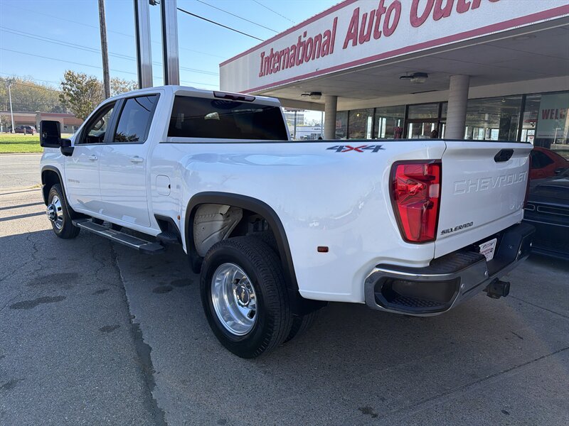 2025 Chevrolet Silverado 3500 LT 4DR CREW 4X4 /DUALLY/DIESEL - Photo 8 - Hamilton, OH 45015
