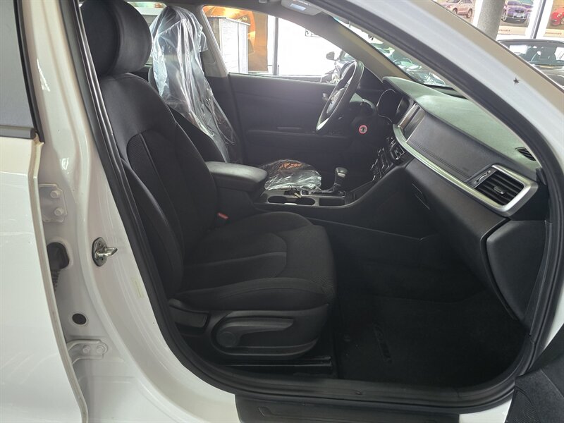 2019 Kia Optima LX 4DR SEDAN - Photo 14 - Hamilton, OH 45015