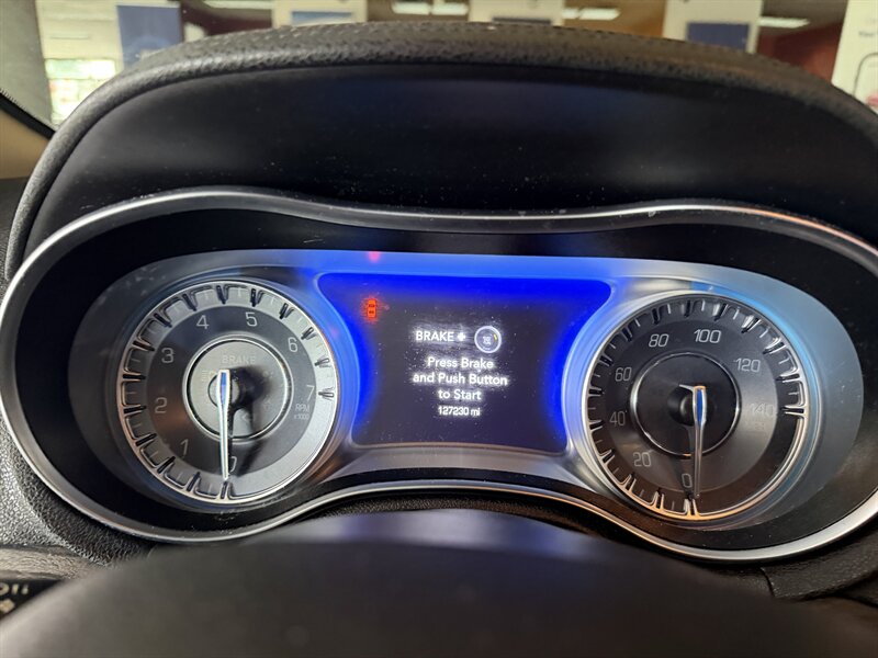 2019 Chrysler 300 Series Touring L - Photo 12 - Hamilton, OH 45015