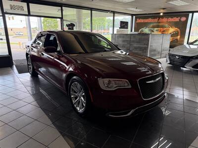 2019 Chrysler 300 Series Touring L - Photo 4 - Hamilton, OH 45015