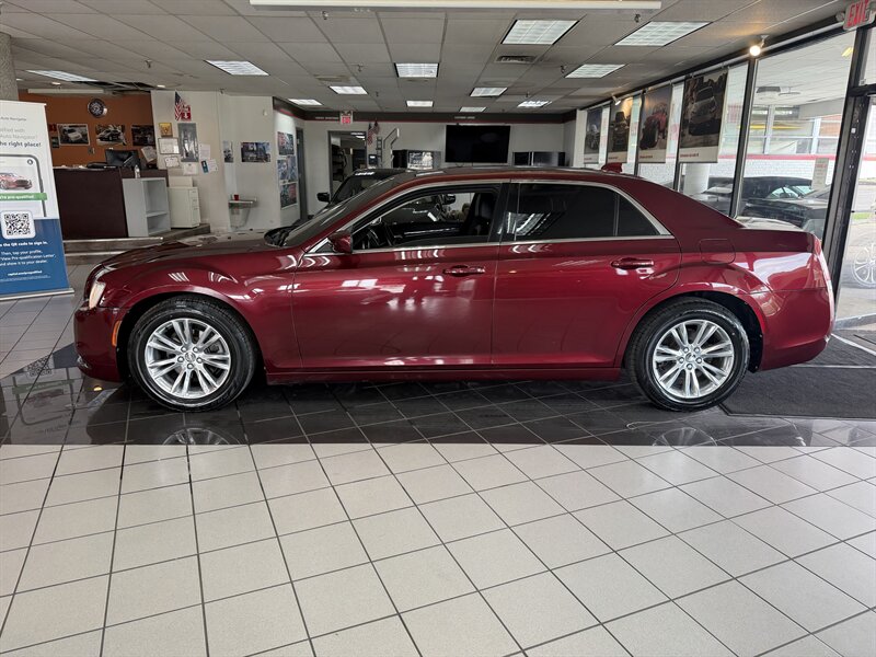 2019 Chrysler 300 Series Touring L - Photo 2 - Hamilton, OH 45015