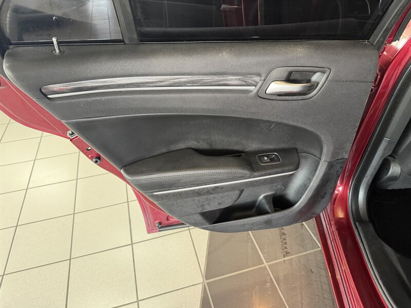 2019 Chrysler 300 Series Touring L - Photo 18 - Hamilton, OH 45015