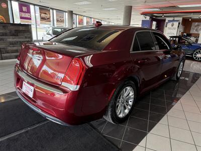 2019 Chrysler 300 Series Touring L - Photo 6 - Hamilton, OH 45015