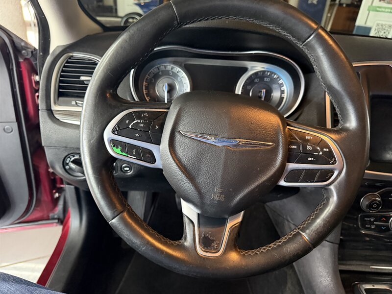 2019 Chrysler 300 Series Touring L - Photo 14 - Hamilton, OH 45015