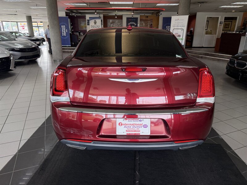 2019 Chrysler 300 Series Touring L - Photo 7 - Hamilton, OH 45015