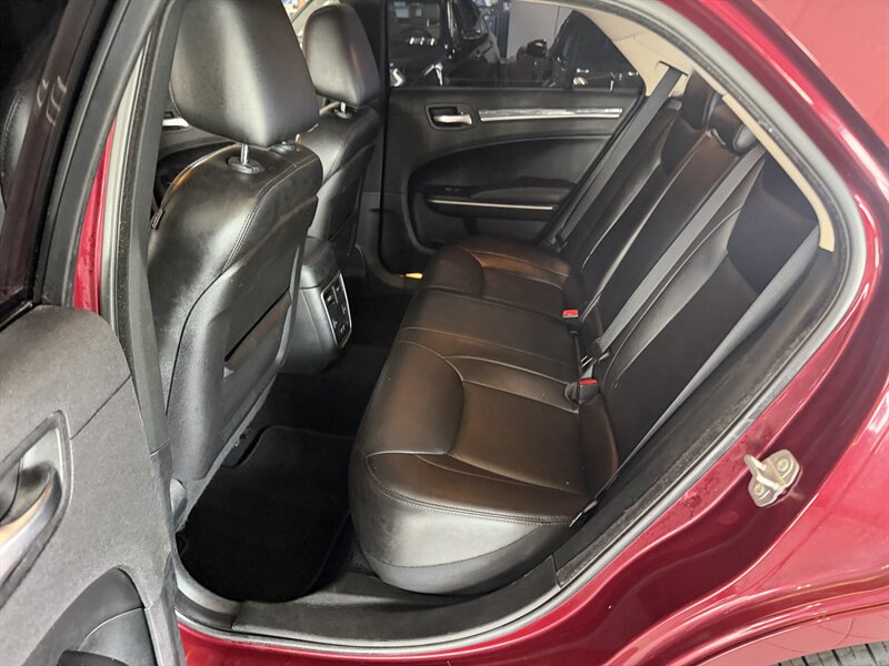 2019 Chrysler 300 Series Touring L - Photo 19 - Hamilton, OH 45015