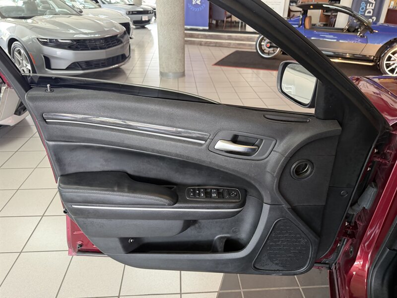 2019 Chrysler 300 Series Touring L - Photo 20 - Hamilton, OH 45015