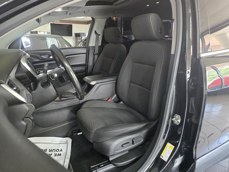 2018 GMC Acadia SLE-2 4DR SUV 4X4 - Photo 9 - Hamilton, OH 45015
