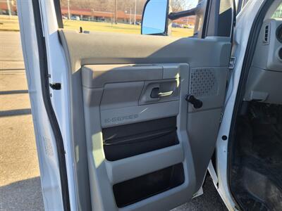 2016 Ford E-Series Van ECONOLINE E-450 CUTAWAY/BOX/TRUCK   - Photo 8 - Hamilton, OH 45015