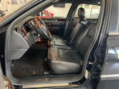 2009 Lincoln Town Car Signature Limited   - Photo 9 - Hamilton, OH 45015