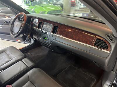 2009 Lincoln Town Car Signature Limited   - Photo 22 - Hamilton, OH 45015