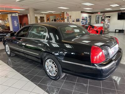 2009 Lincoln Town Car Signature Limited   - Photo 8 - Hamilton, OH 45015