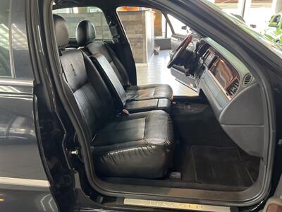2009 Lincoln Town Car Signature Limited   - Photo 20 - Hamilton, OH 45015