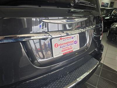 2015 Chrysler Town & Country Touring   - Photo 34 - Hamilton, OH 45015