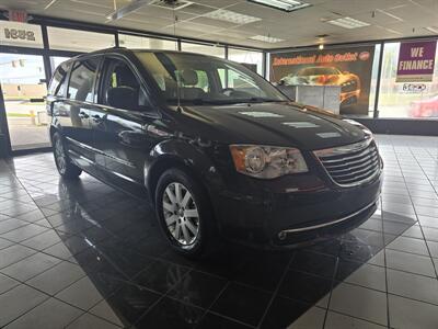 2015 Chrysler Town & Country Touring   - Photo 3 - Hamilton, OH 45015