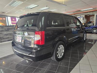 2015 Chrysler Town & Country Touring   - Photo 4 - Hamilton, OH 45015