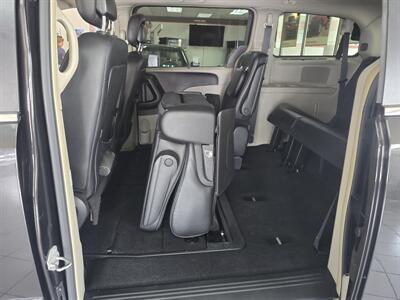 2015 Chrysler Town & Country Touring   - Photo 12 - Hamilton, OH 45015
