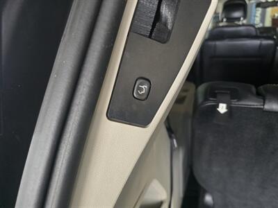 2015 Chrysler Town & Country Touring   - Photo 36 - Hamilton, OH 45015
