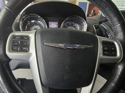 2015 Chrysler Town & Country Touring   - Photo 23 - Hamilton, OH 45015