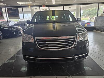 2015 Chrysler Town & Country Touring   - Photo 2 - Hamilton, OH 45015