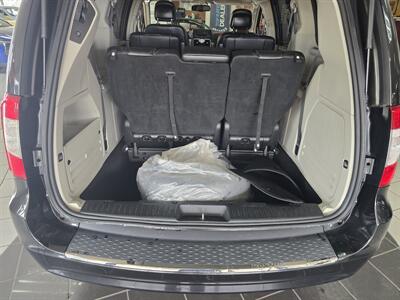 2015 Chrysler Town & Country Touring   - Photo 35 - Hamilton, OH 45015