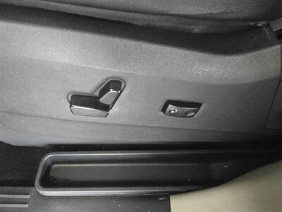 2015 Chrysler Town & Country Touring   - Photo 20 - Hamilton, OH 45015