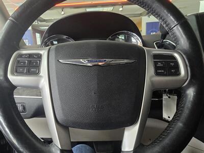 2015 Chrysler Town & Country Touring   - Photo 29 - Hamilton, OH 45015