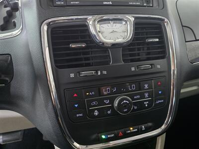 2015 Chrysler Town & Country Touring   - Photo 28 - Hamilton, OH 45015