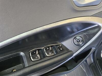 2015 Hyundai SANTA FE Sport 2.4L 4DR SUV   - Photo 17 - Hamilton, OH 45015