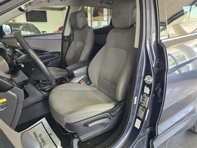 2015 Hyundai SANTA FE Sport 2.4L 4DR SUV   - Photo 9 - Hamilton, OH 45015