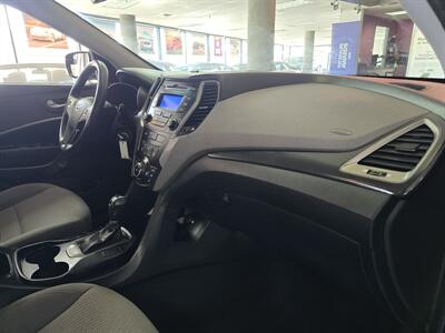 2015 Hyundai SANTA FE Sport 2.4L 4DR SUV   - Photo 13 - Hamilton, OH 45015