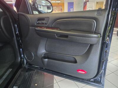 2009 Cadillac Escalade EXT SPORT4DR CREW AWD   - Photo 13 - Hamilton, OH 45015