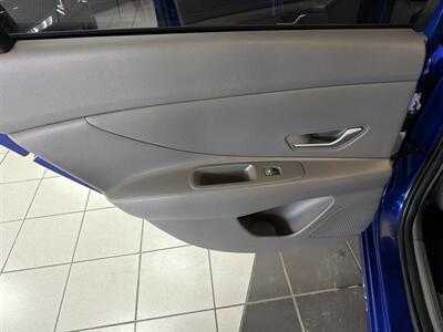2022 Hyundai ELANTRA SEL 4DR SEDAN   - Photo 18 - Hamilton, OH 45015