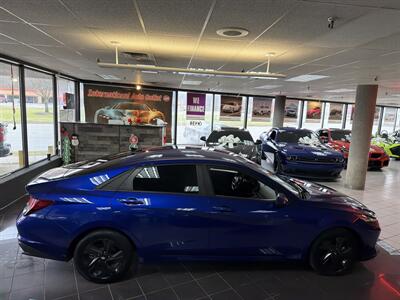 2022 Hyundai ELANTRA SEL 4DR SEDAN   - Photo 4 - Hamilton, OH 45015