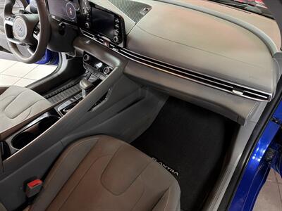 2022 Hyundai ELANTRA SEL 4DR SEDAN   - Photo 23 - Hamilton, OH 45015