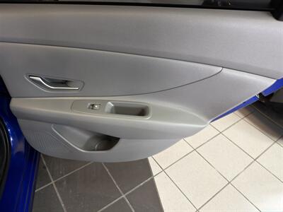 2022 Hyundai ELANTRA SEL 4DR SEDAN   - Photo 20 - Hamilton, OH 45015