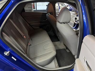 2022 Hyundai ELANTRA SEL 4DR SEDAN   - Photo 19 - Hamilton, OH 45015