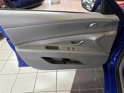2022 Hyundai ELANTRA SEL 4DR SEDAN   - Photo 16 - Hamilton, OH 45015