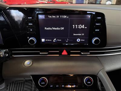 2022 Hyundai ELANTRA SEL 4DR SEDAN   - Photo 13 - Hamilton, OH 45015